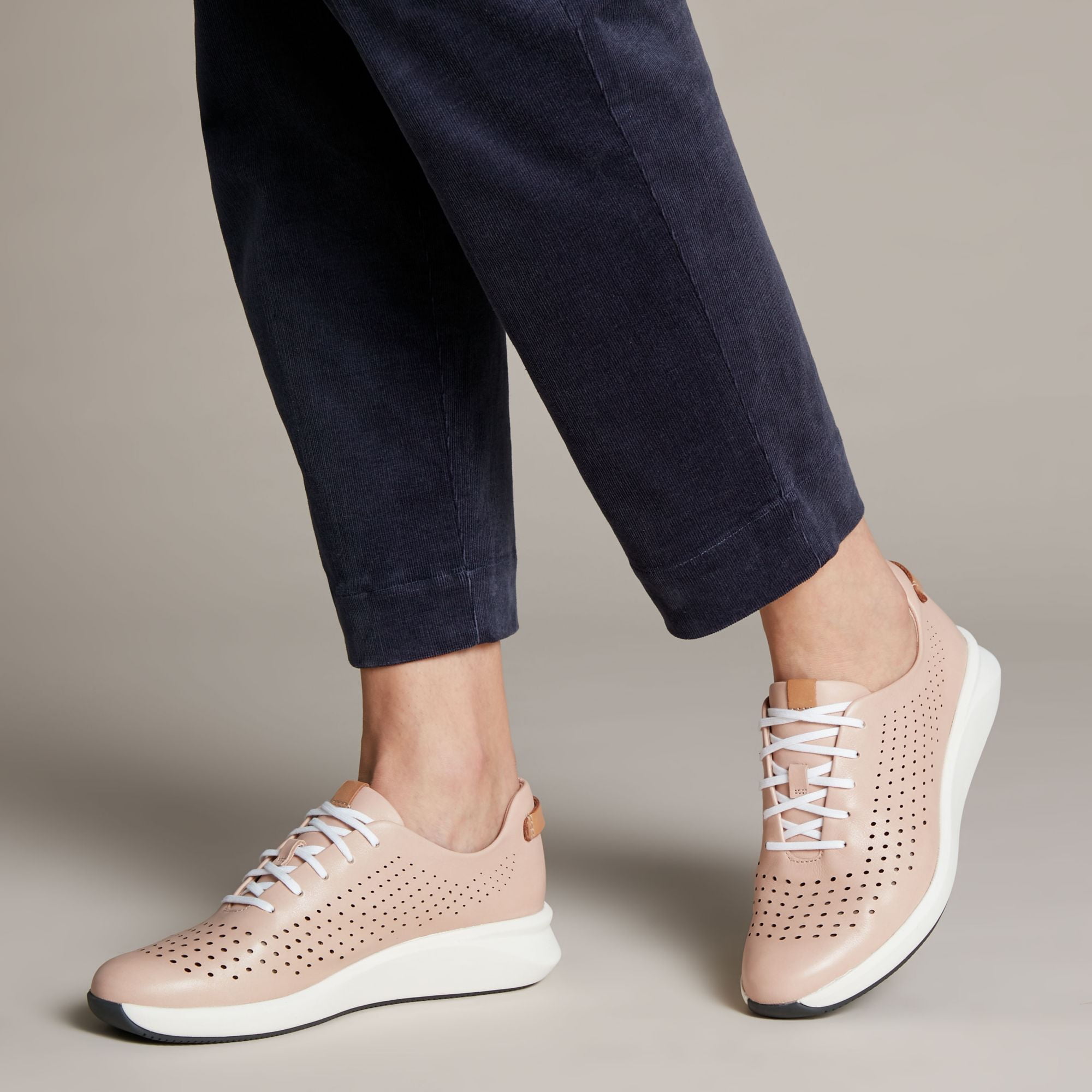 draadloze heilig vacature Clarks Womens Un Rio Tie Leather Sneakers - Walmart.com