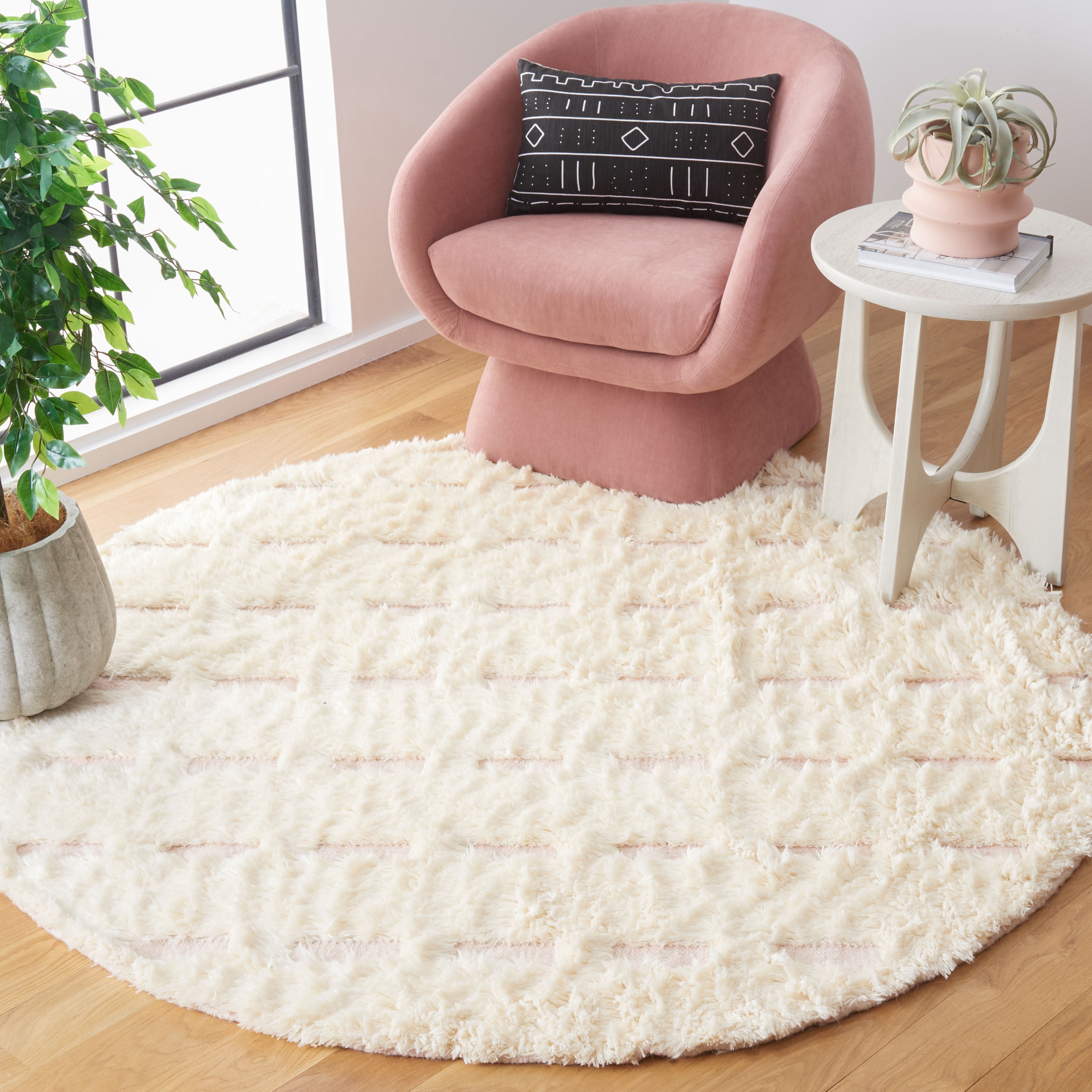 SAFAVIEH Casablanca Tanja Geometric Area Rug, Pink/Ivory, 6' x 6' Round