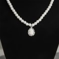 thumbnail image 4 of El elegante traje de joyas de perlas de la novia (collar y pendientes), 4 of 5