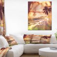 thumbnail image 1 of Plage Tropicale avec Palmiers Courbés, 1 of 3