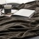 thumbnail image 4 of Manta de cama, forro polar, tamaño queen, marrón suave, 230 x 230 cm, 4 of 7
