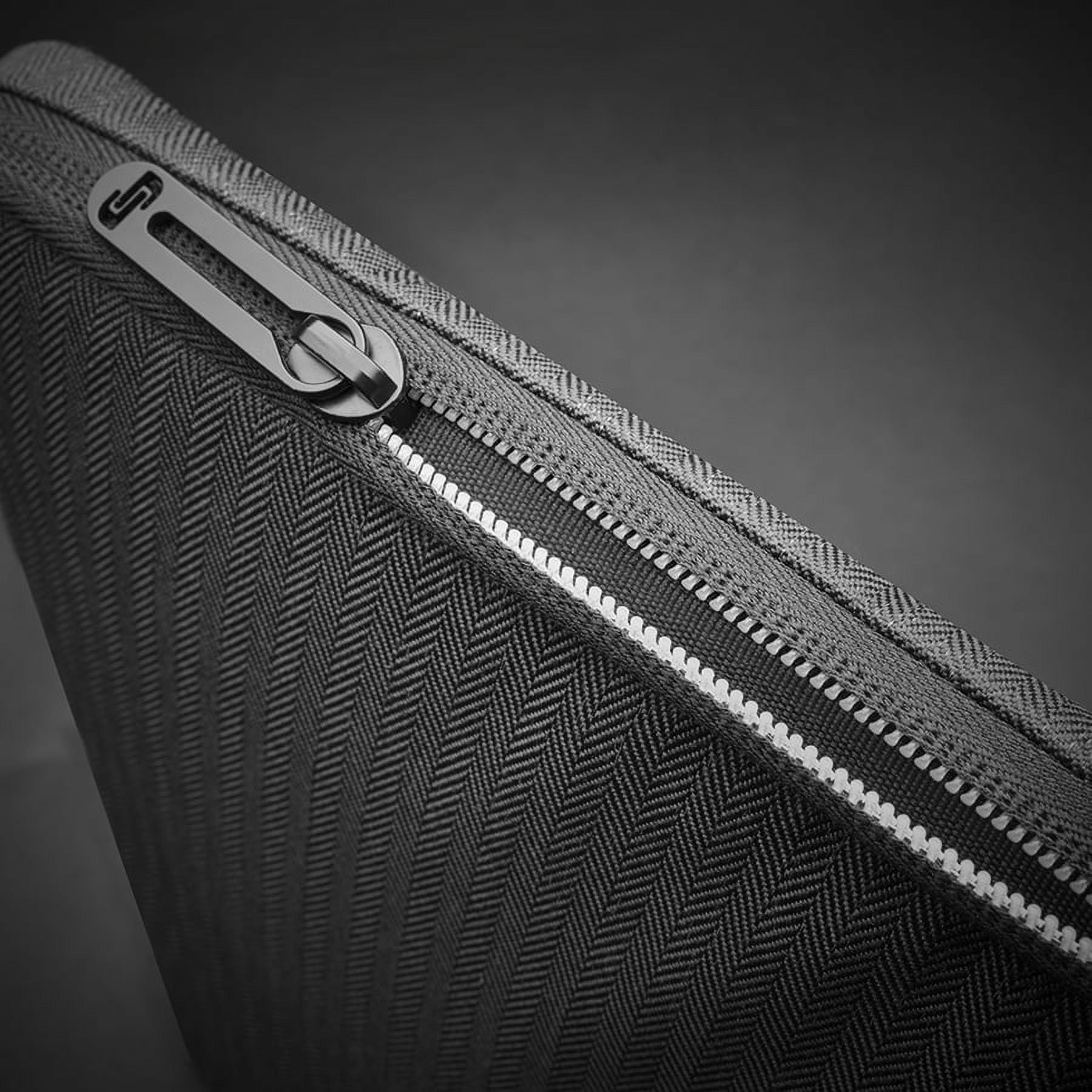 Solo New York Gamma Sleeve, 15.6 inch Laptop, Black