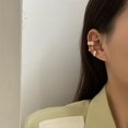 thumbnail image 1 of Pendientes de Clip de hojas de Color de plata para mujer y hombre, aretes creativos simples en forma de C, sin perforación, conjunto con rizador de oreja, regalo de joyería de tendencia, 1 of 4