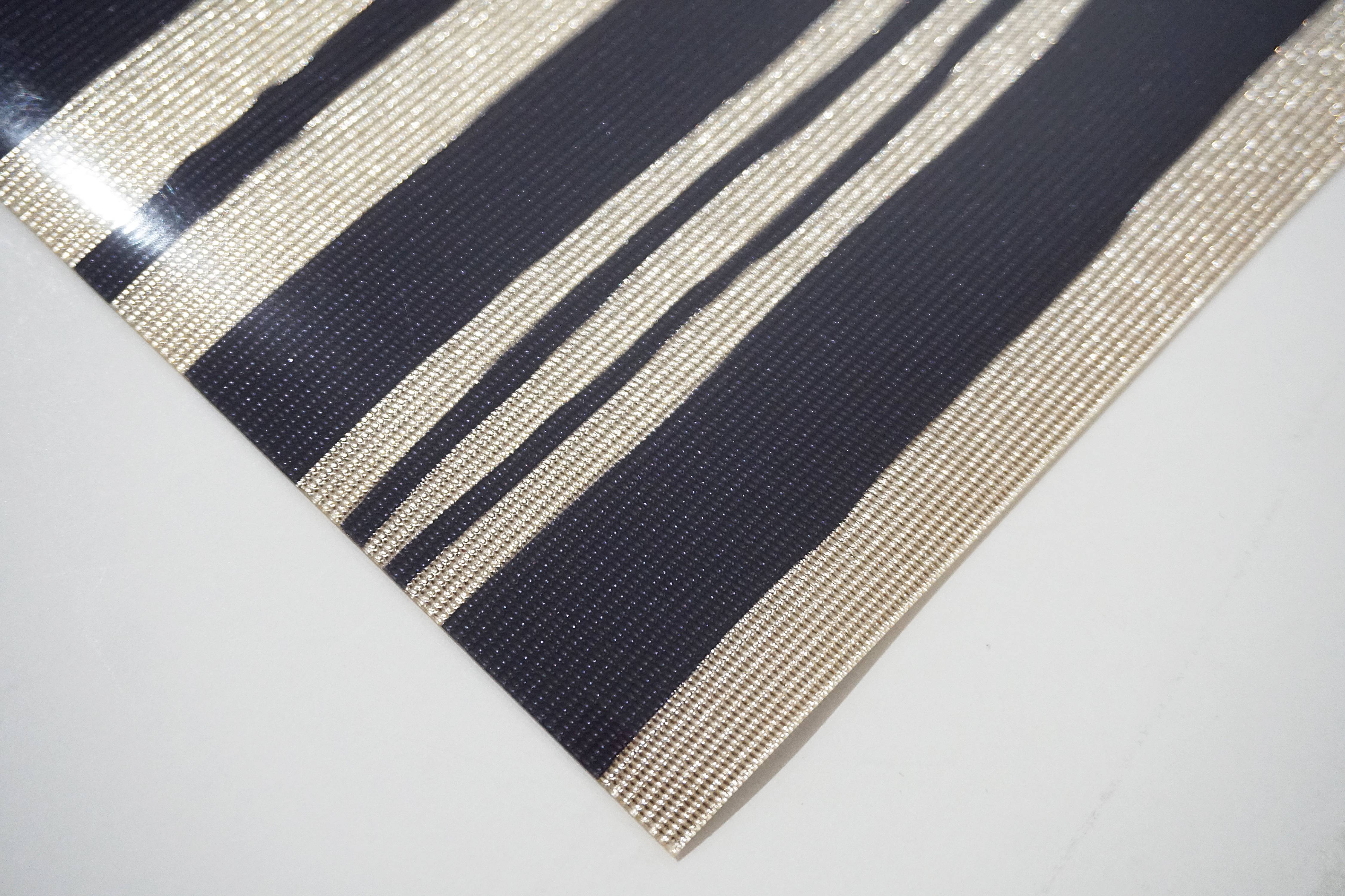 Dainty Home Jagged Reversible Metallic Printed Set of 4 Placemats in Black