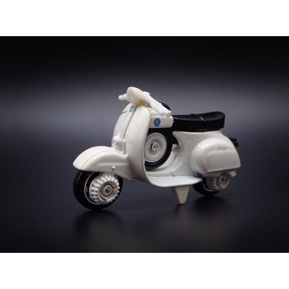 Open Box 1963-1967 VESPA 90 SS SUPER SPRINT WHITE 1:64 SCALE DIORAMA DIECAST MODEL CAR