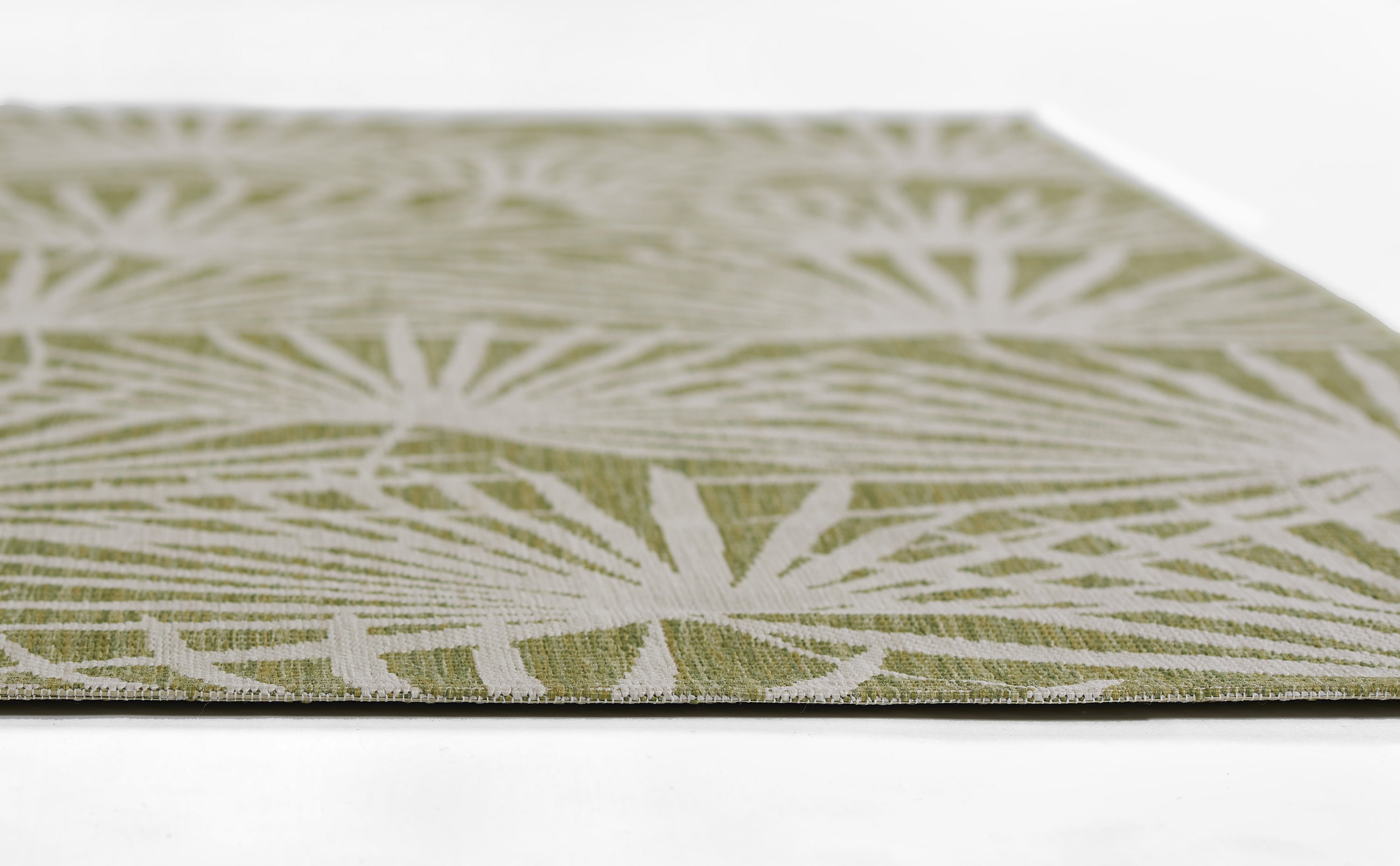 Novogratz by Momeni Villa Sorrento Green Indoor Outdoor Rug 5'3" X 7'6"