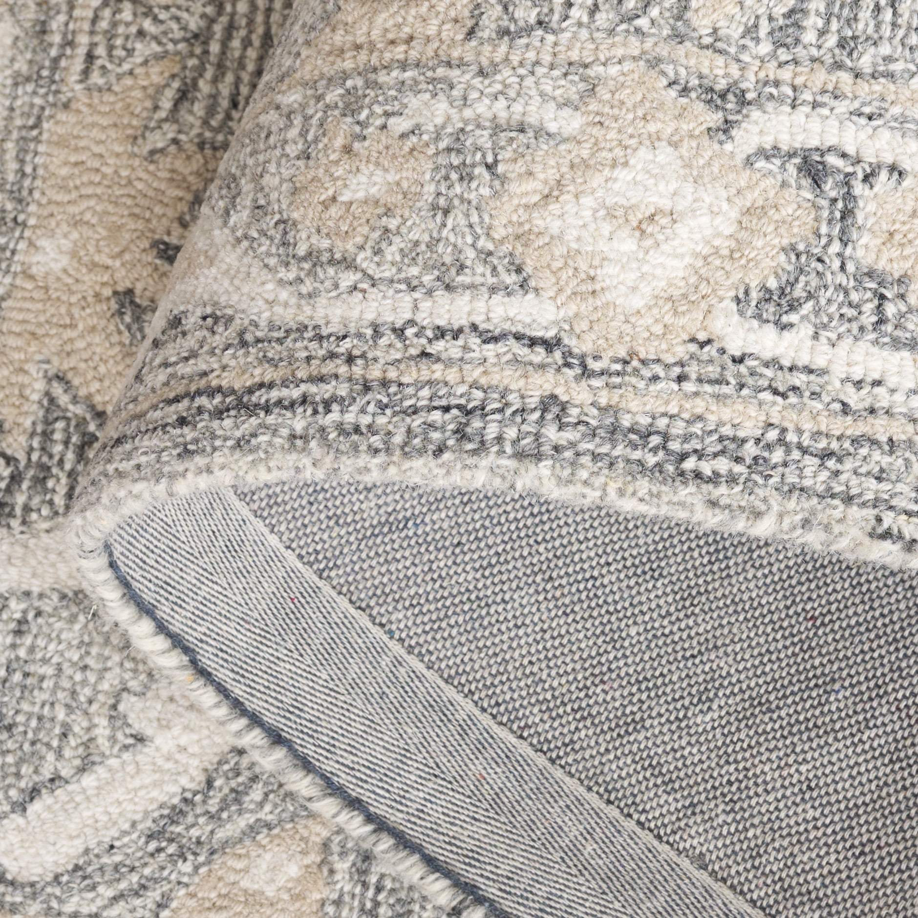 SAFAVIEH Blossom Donella Floral Area Rug, Gray/Ivory, 6' x 6' Round