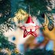 thumbnail image 4 of Adorno para árbol de Navidad, 2 piezas, plástico para colgar en la víspera de Navidad, bonitos accesorios para árbol de Navidad de color rojo, decoración colgante de Papá Noel para colgar en, 4 of 7