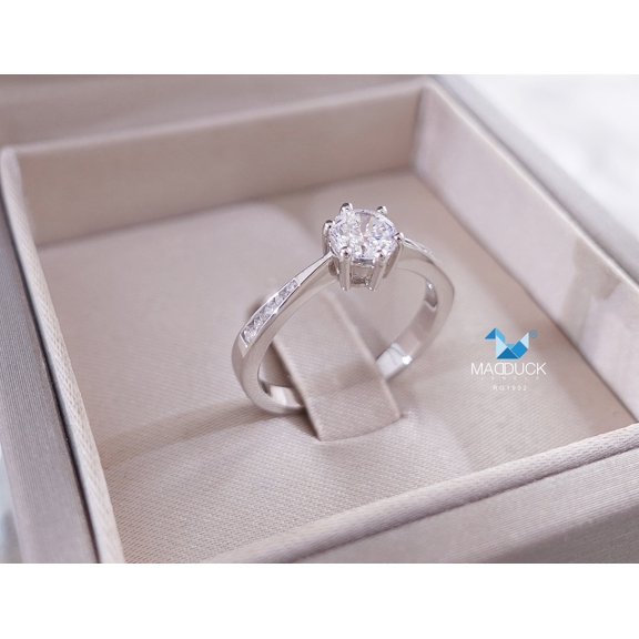 0.50 Cts Cubic Zirconia / Sterling Silver 925 Ring / Rhodium plated Nickel-Free / MadDuckJewels RG1902/ Thailand Jewelry