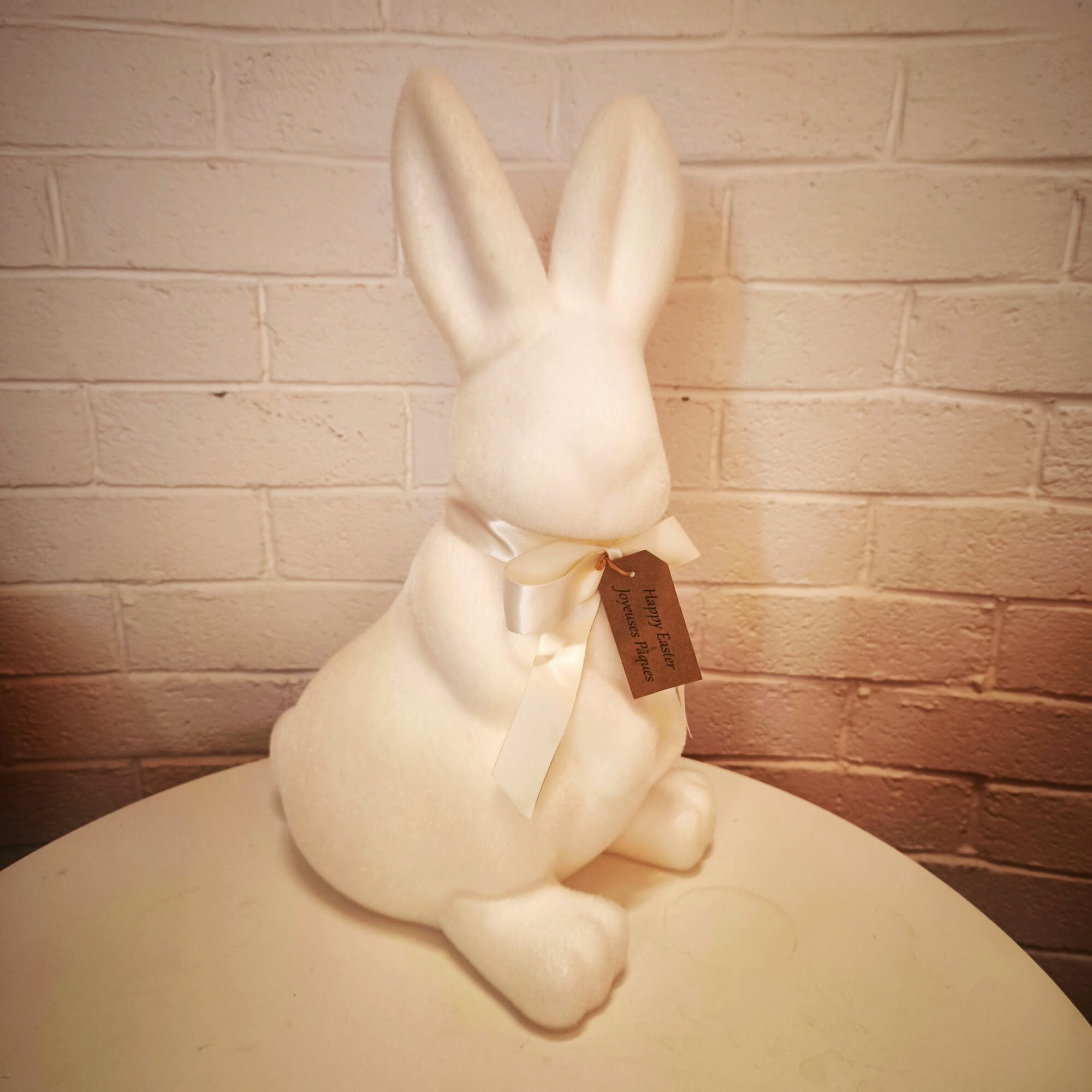 Lapin blanc floqué assis, 17po, par « Way to Celebrate »