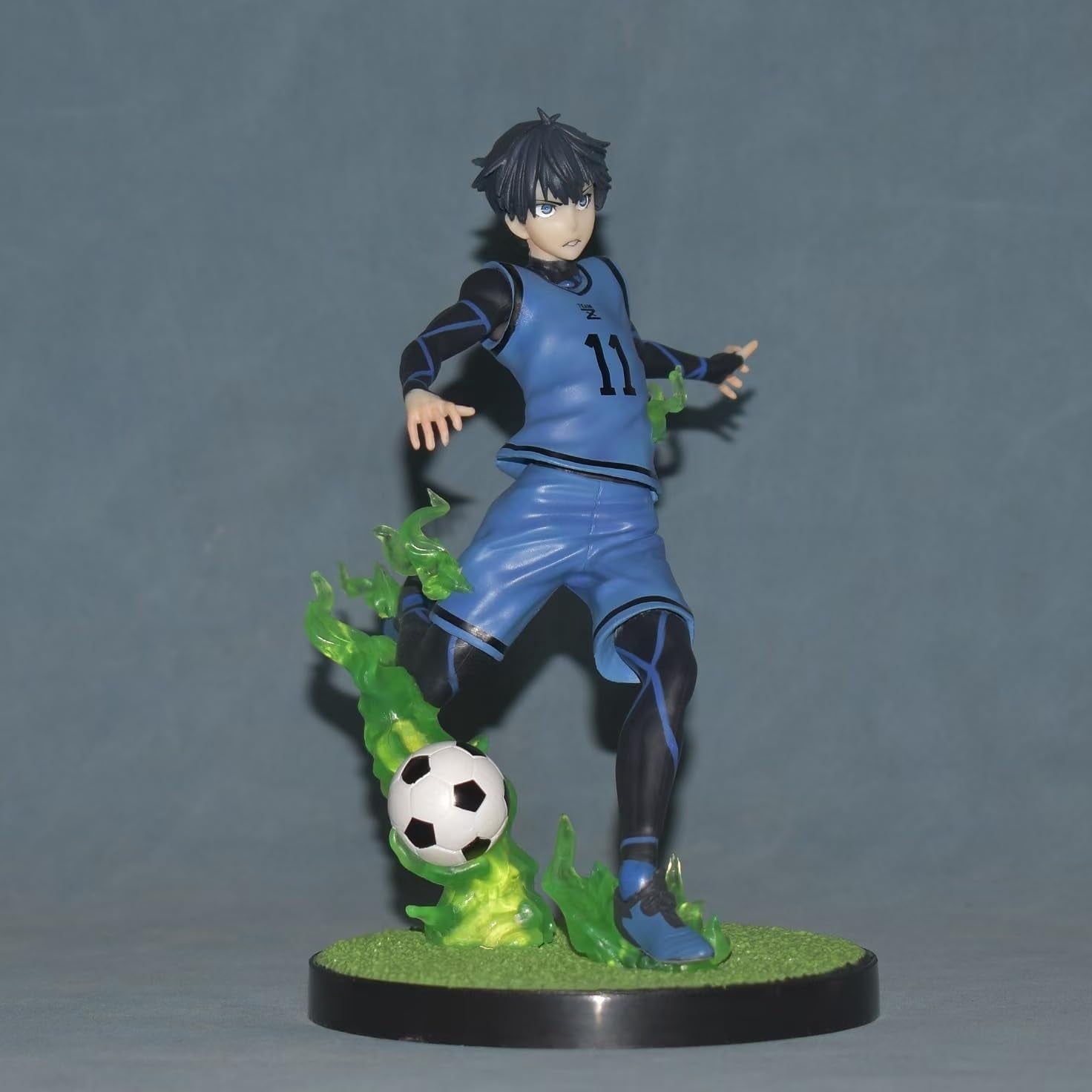 Newly Nagi Nagisoma Figure Isagi Yoichi‌‌ Figure Playng Soccer Sport Suit Anime Figures PVC Character Action Model Figure Statue Decoration Ornament Gifts (Isagi)