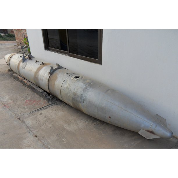 Canvas Print Franaƒa A A Aisaƒa Aƒa Nbsp Raƒa A A C Servoir D Un Avion De La Guerre Du Vietnam Exposaƒa A A C Devant Un Haƒa A A Tel Aƒa Aƒa Nbsp Phonsavane Stretched Canvas 10 X 14 Walmart Com Walmart Com