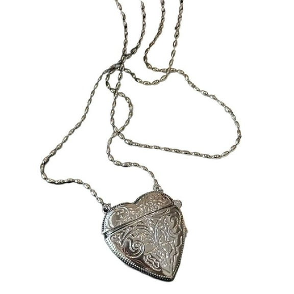 CIYISON Unique Heart Photo Locket Metallic Crossbody Bag Heart Locket Necklace Delicate Neck Jewelry Suitable for Any Occasion