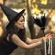 thumbnail image 2 of KAKOWELY Escoba de bruja para fiesta de Halloween, accesorio divertido para disfraz de bruja, escoba pequeña, 2 of 5