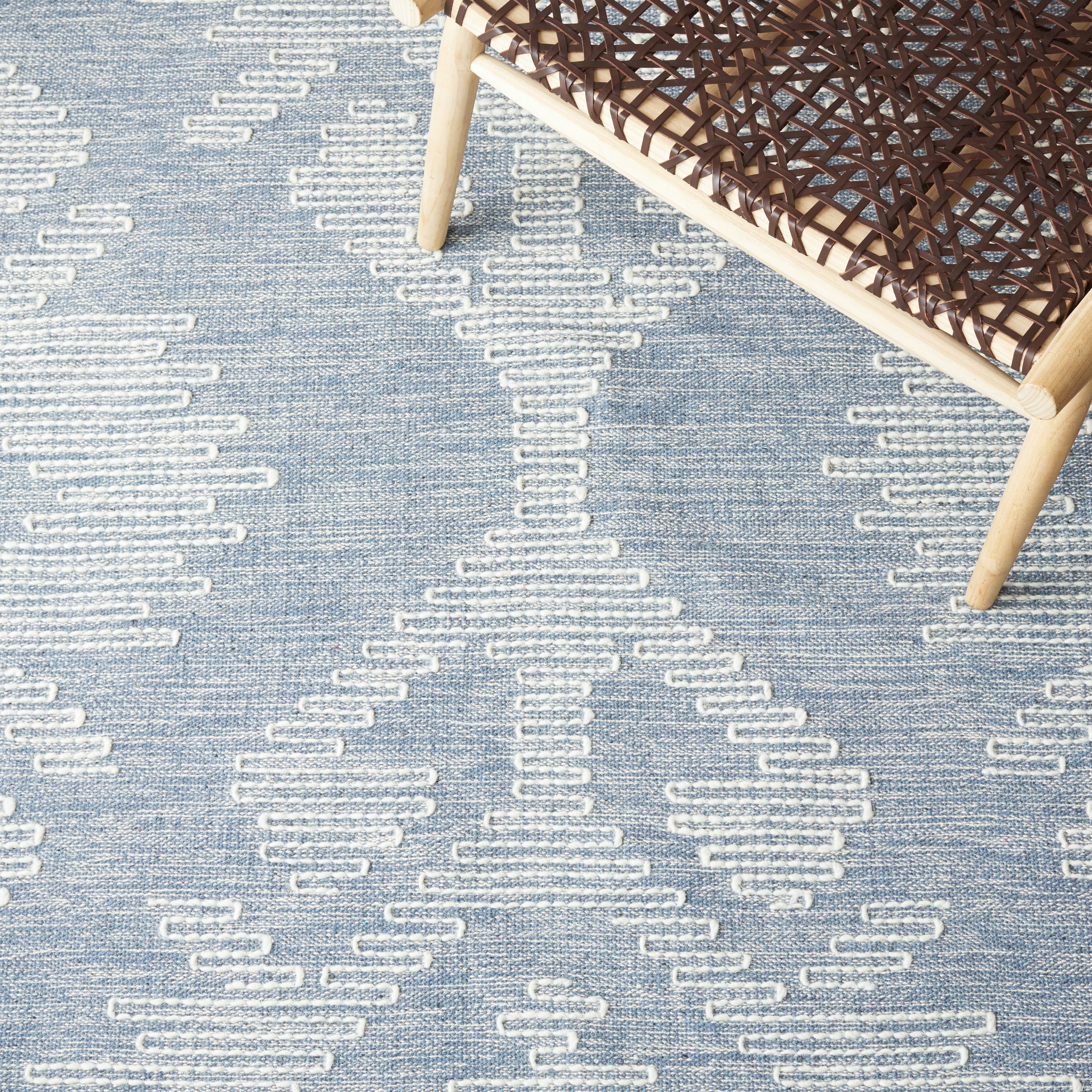 SAFAVIEH Kilim Jack Tribal Area Rug, Blue/Ivory, 6' x 6' Square