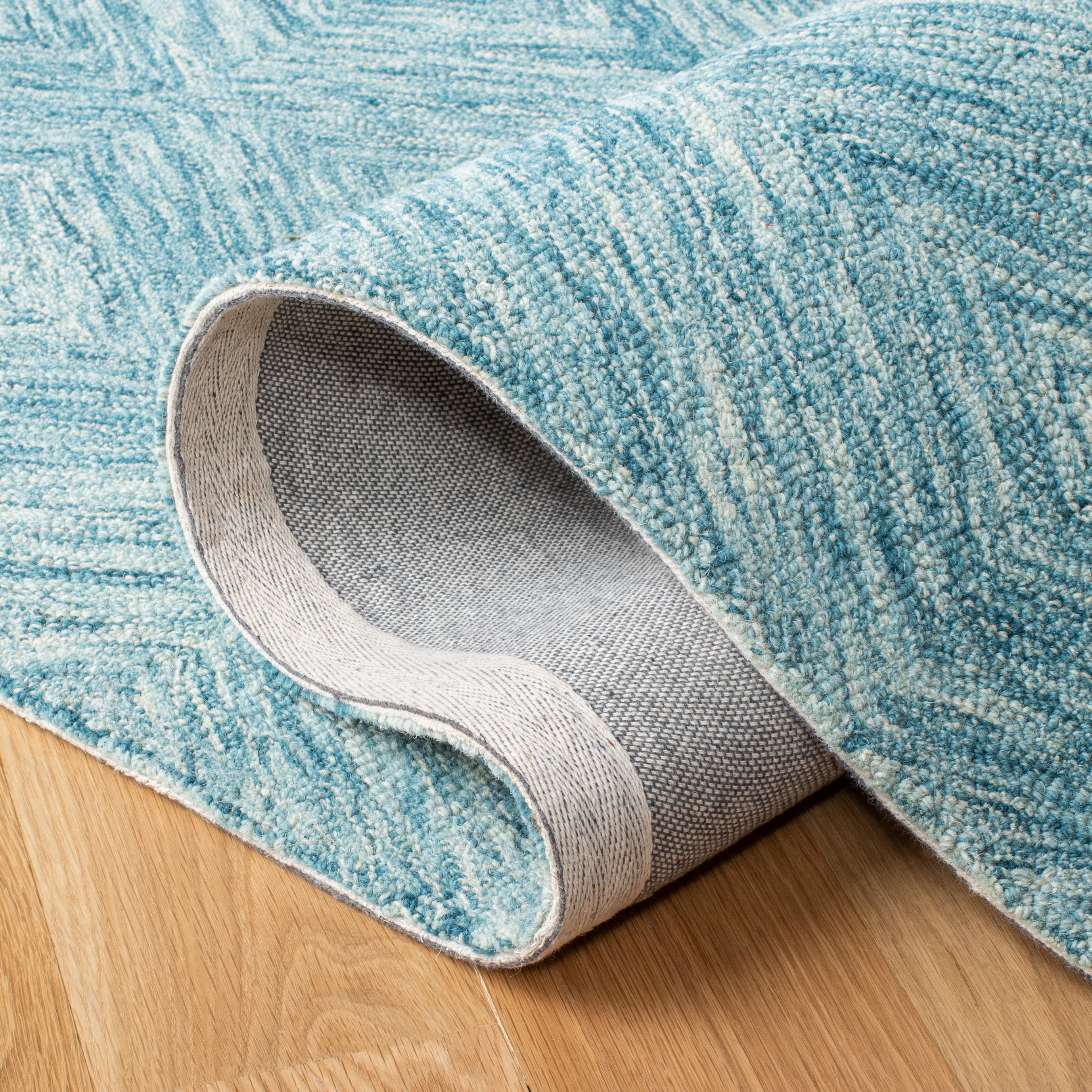 SAFAVIEH Metro Avalon Diamond Area Rug, Light Blue, 4' x 6'