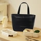 thumbnail image 4 of Fiudx Bolsa Térmica para Almuerzo, Lonchera a Prueba de Fugas, Diseño de Gran Capacidad, Material de Poliuretano Impermeable, Ideal para Viajes, Picnics y Uso Escolar, Elegante Bolso Negro, Tamaño 34, 4 of 6