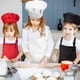 thumbnail image 3 of SAYOO Conjunto de gorro y delantal para manualidades infantiles Delantal con peto y bolsillo delantero + Gorro de cocina con banda elástica SAYOO Moda, 3 of 9