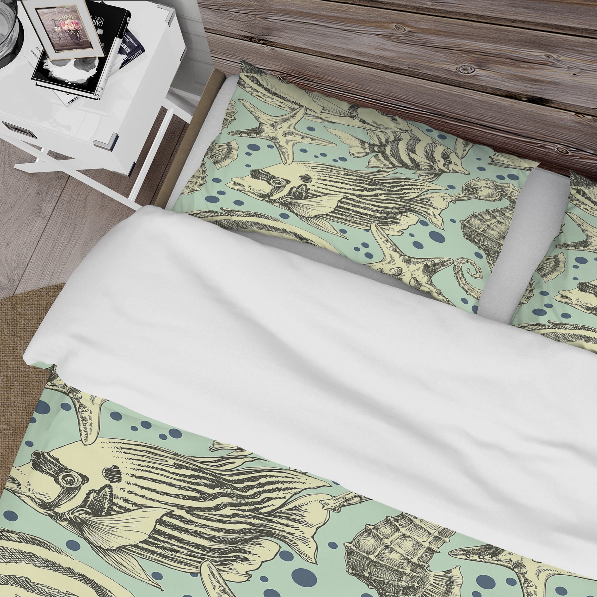 Designart 'Deep sea lufe with fish and sea horse' Coastal Duvet Cover Set