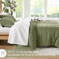 thumbnail image 2 of Juego de edredón Comfort Spaces, color verde oliva, tamaño king size, 3 piezas, 2 of 6