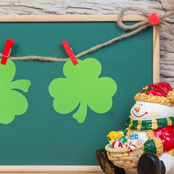 OULII 40pcs Paper Shamrock Cutouts Classroom Black Board Ornament Green Leaves Paper Cutouts for St. Patrick's Day