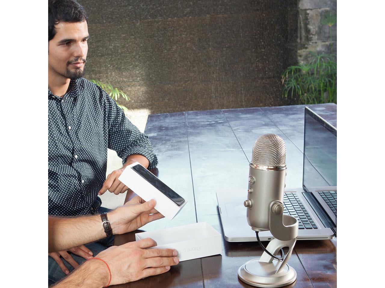 Blue Microphone Yeti USB Desktop Microphone for Gaming Blue Microphone Yeti USB Desktop Microphone for Gaming