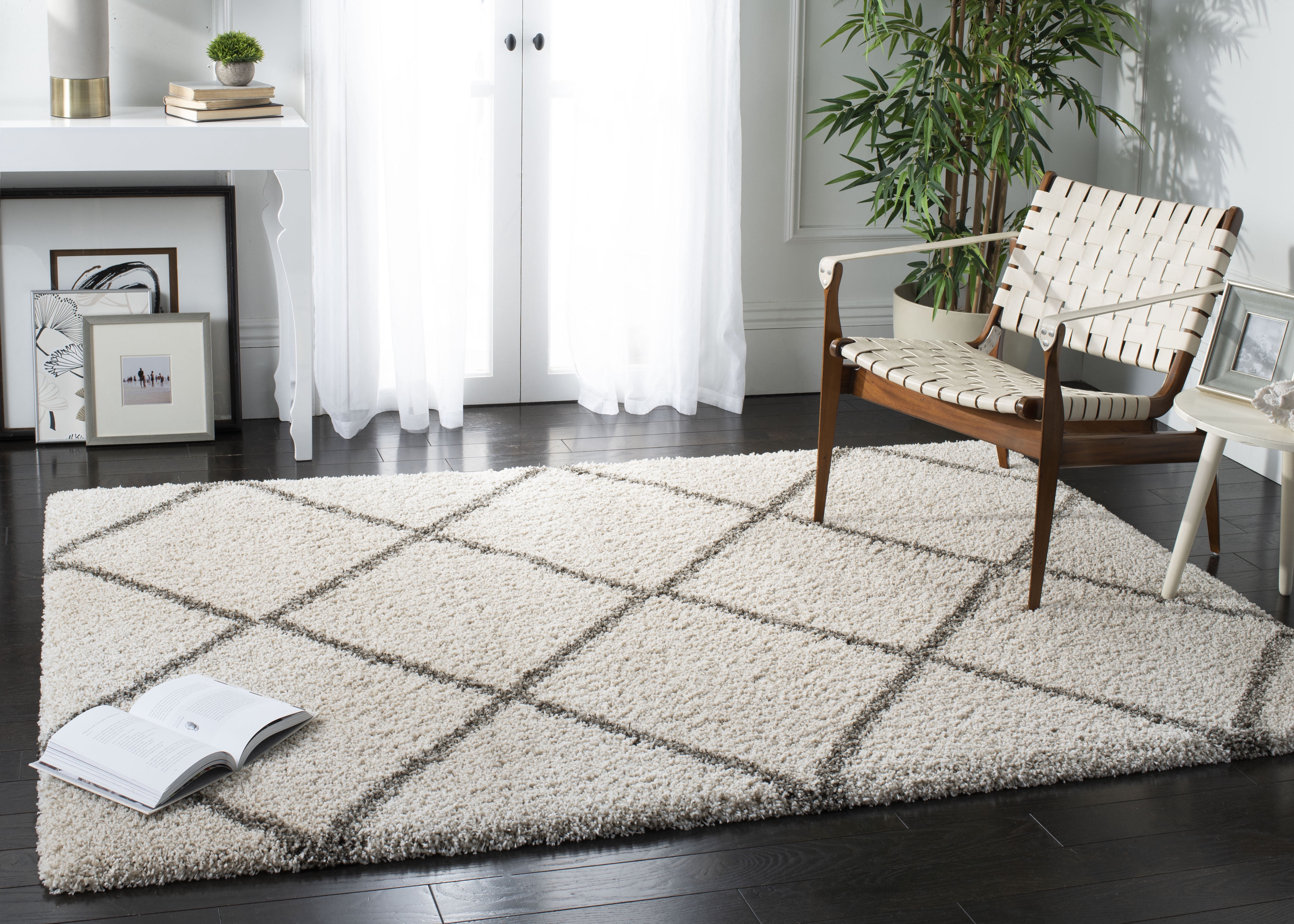 SAFAVIEH Hudson Amias Plush Geometric Shag Area Rug, Ivory/Grey, 10' x 10' Square
