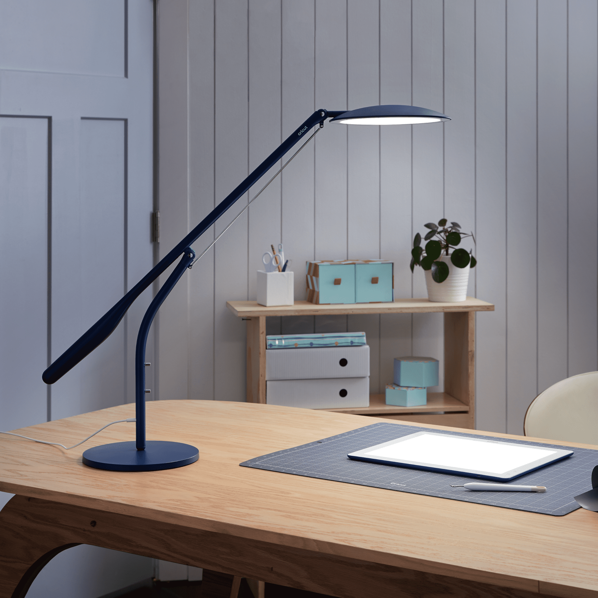 Cricut Bright™ 360, Ultimate LED Table Lamp, Indigo