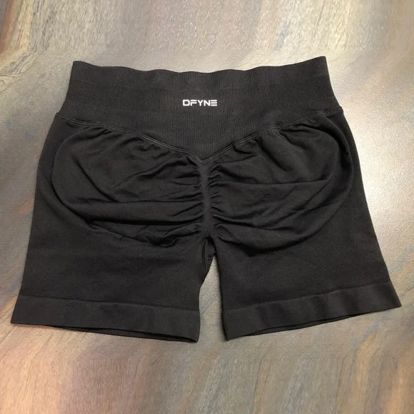 Dfyne Impact Shorts 4,5 Pieds' Taille Basse Sans Coutures Shorts de Yoga Fronces aux Fesses Shorts de Gym Femmes Entraînement Short Cycliste Extensible Short D\'entraînement Physique