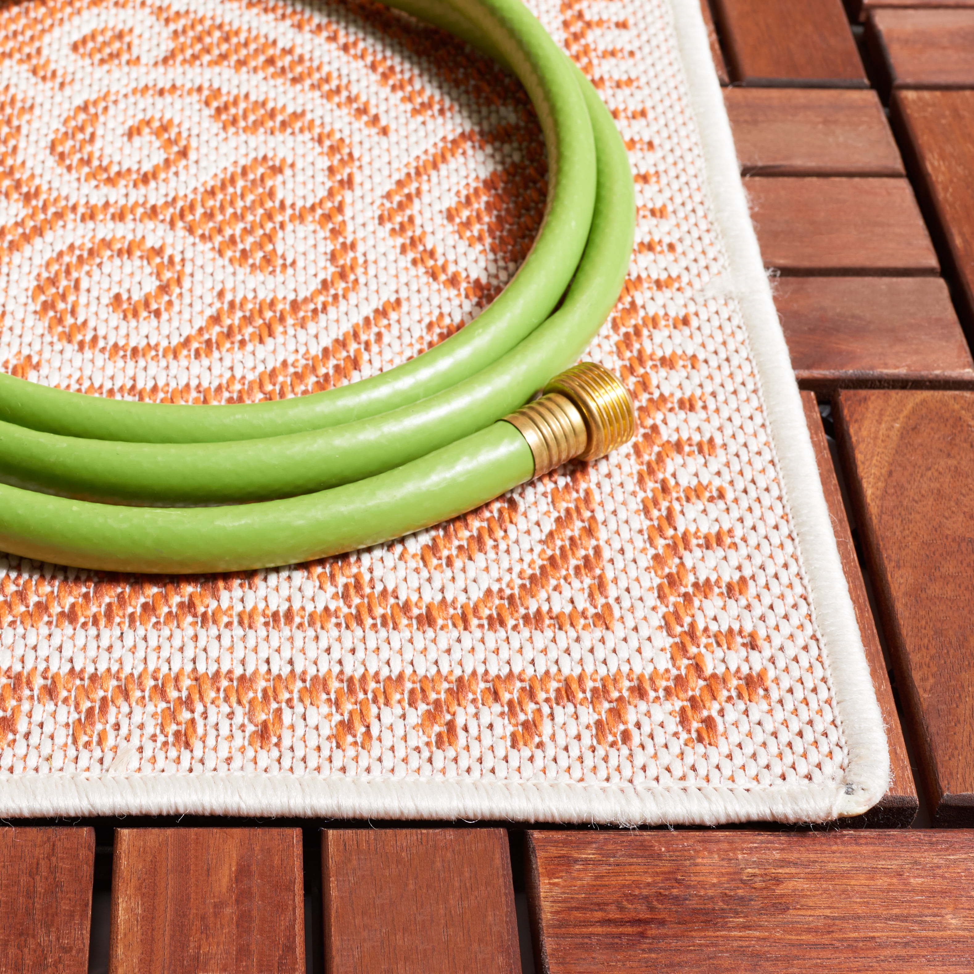 SAFAVIEH Machine Washable Rug Indoor/Outdoor Bermuda Collection - Bermuda Terrance Geometric Indoor/Outdoor Area Rug, Rust/Ivory, 6'7" x 6'7" Square
