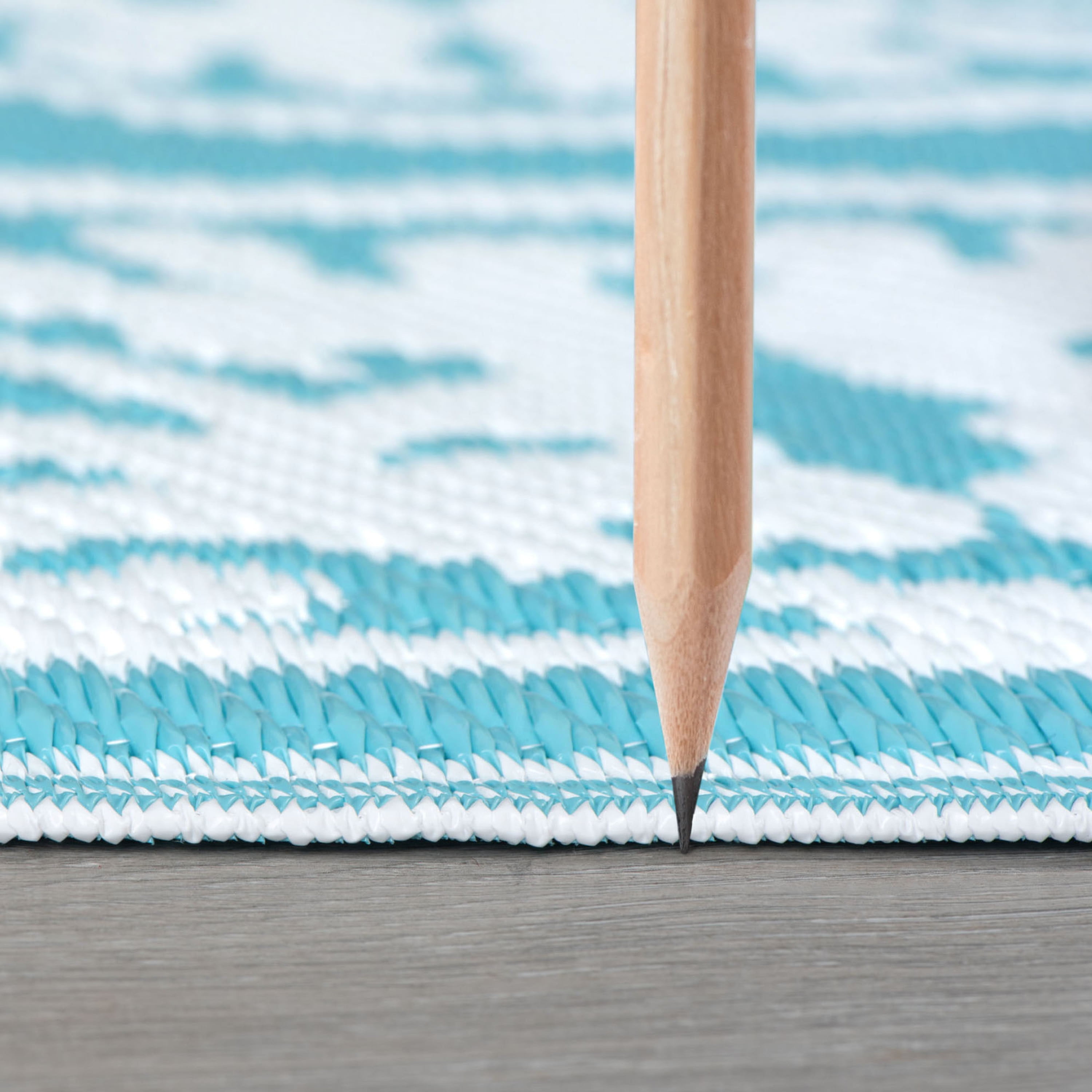 5x7 Reversible Aqua and White Polypropylene Outdoor Damask Area Rug