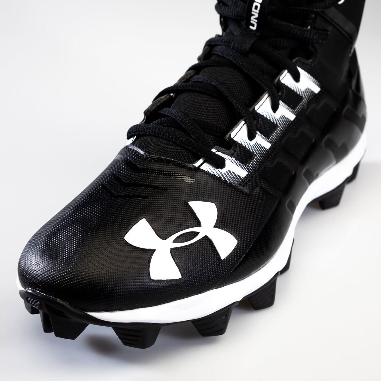 New Youth Under Armour Renegade RM Mid Football Cleats Black/White Sz 5 Y 