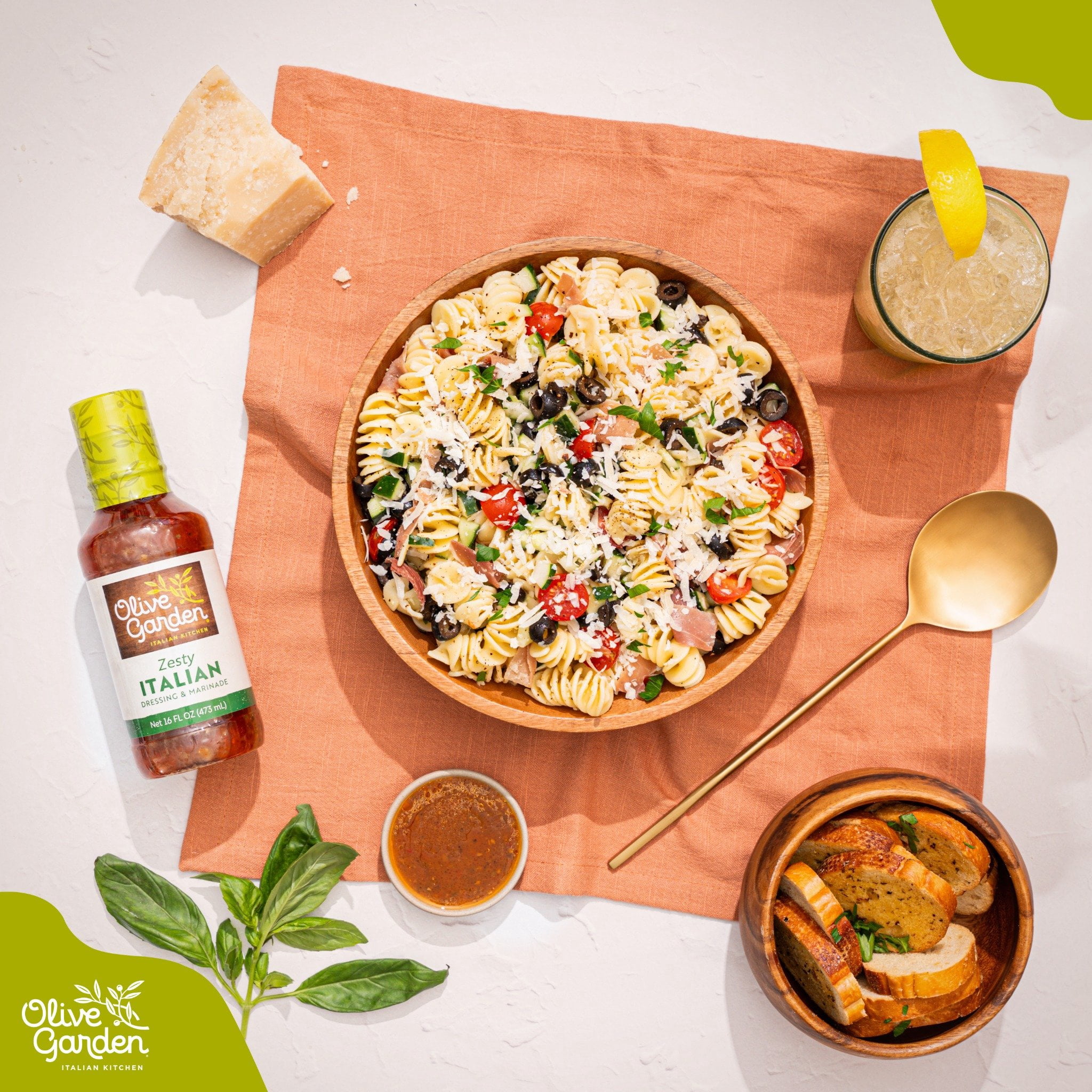 Olive Garden Zesty Italian Salad Dressing, 16 fl. oz., Flavorful Dressing and Marinade