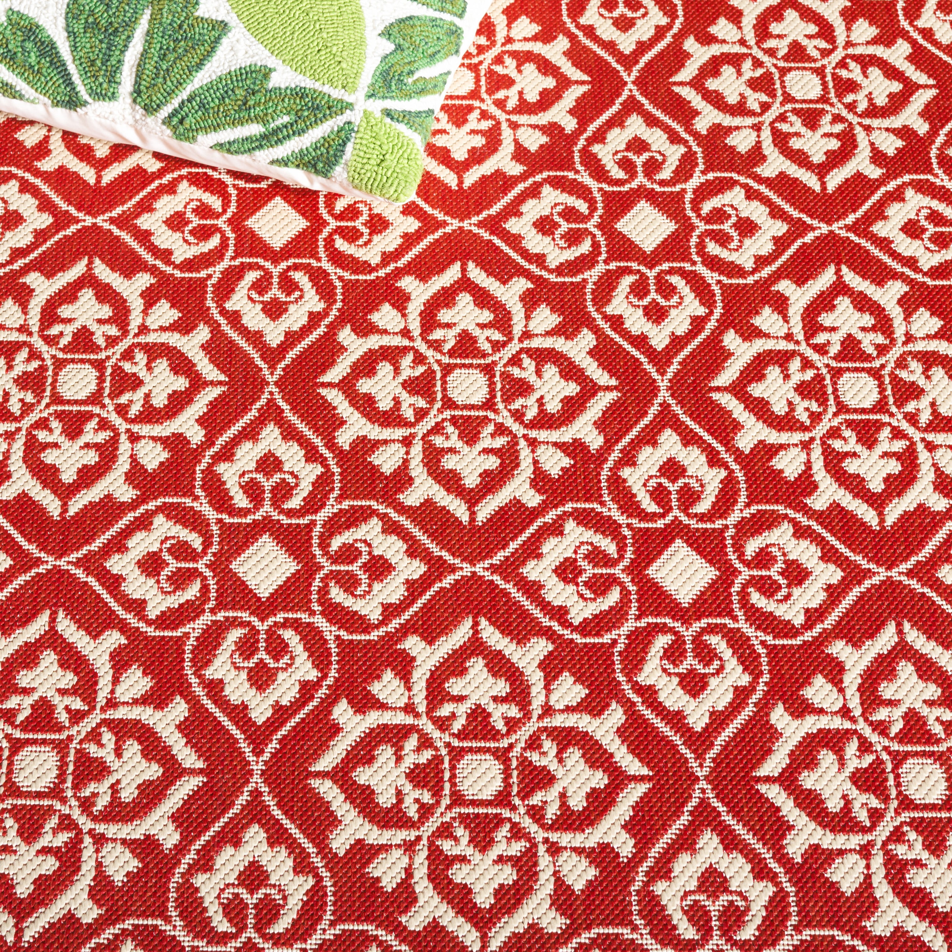 SAFAVIEH Courtyard Austin Geometric Indoor/Outdoor Area Rug, 5'3" x 5'3" Round, Red/Cream