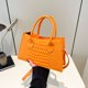 thumbnail image 4 of Bolso con diseño retro texturizado y estampado de cocodrilo 2025, nuevo estilo, moderno y elegante, bolso bandolera sencillo, pequeño bolso cuadrado., 4 of 5
