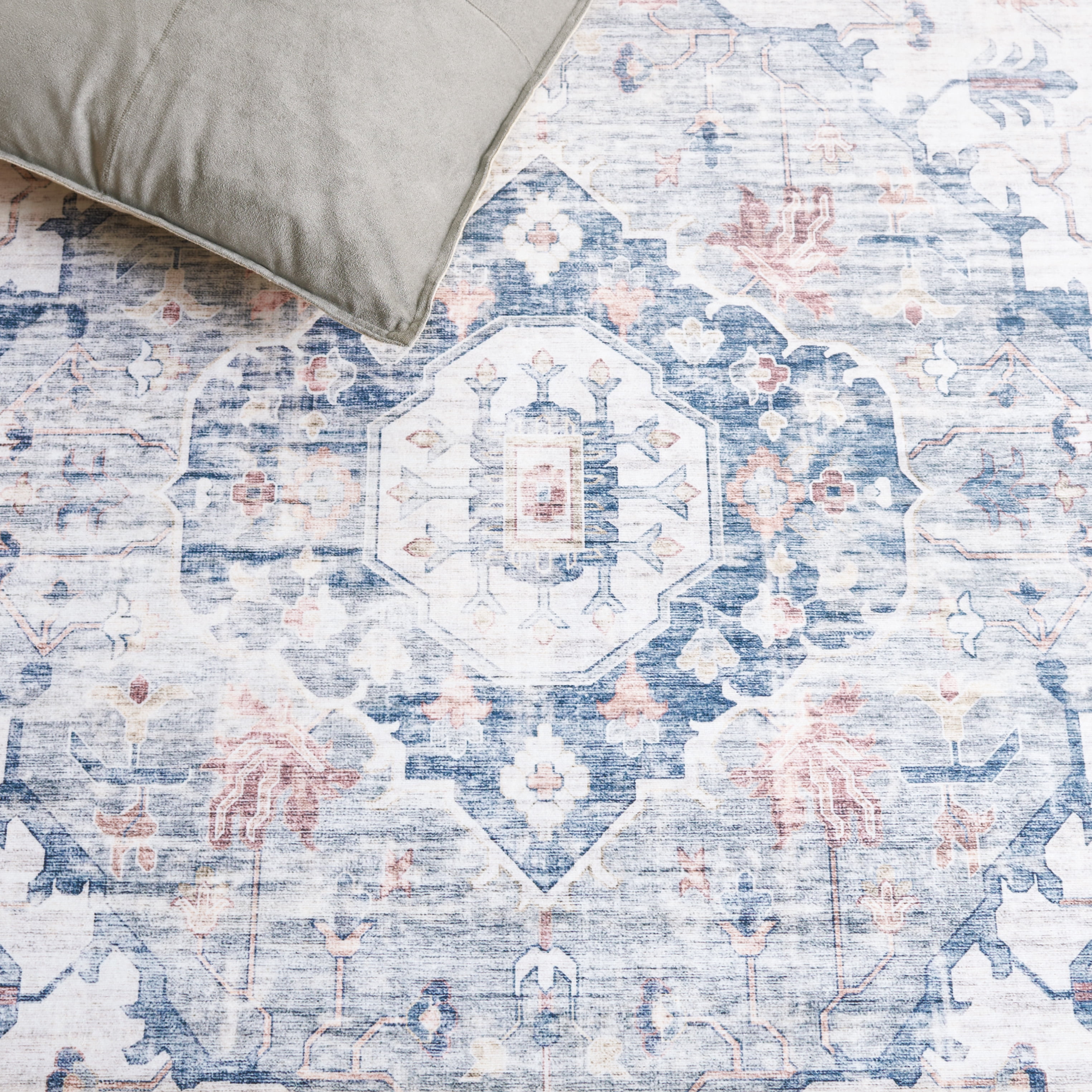 Safavieh Arizona Asa Medallion Polyester Machine Washable Area Rug, Light Blue/Ivory, 4' x 4' Round