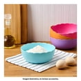 thumbnail image 4 of Bowl Way to Celebrate Redondo de Plástico con Borde Ondulado para Alimentos, 4 of 4
