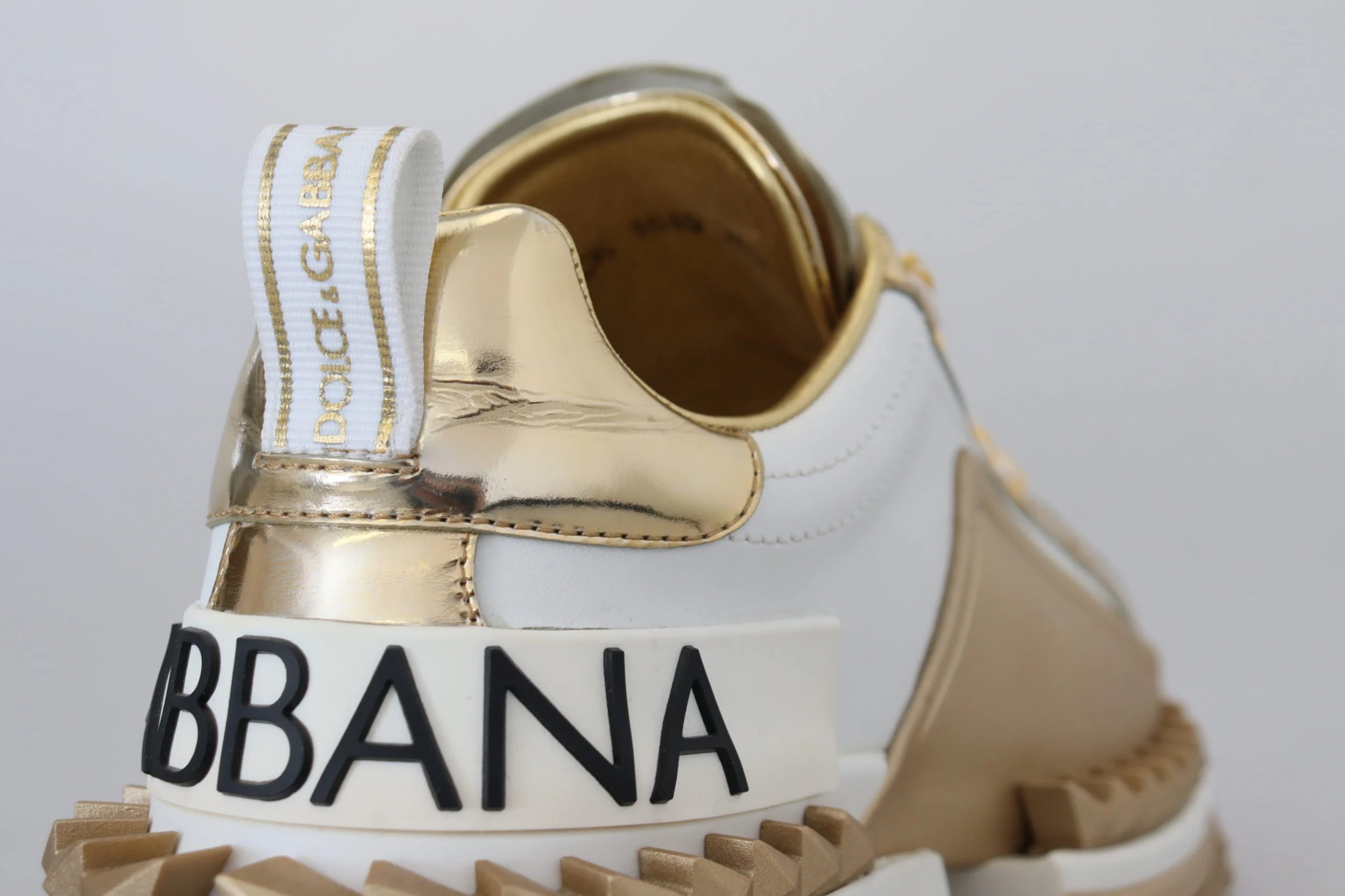 スニーカー DOLCE & GABBANA WHITE AND GOLD LEATHER SNEAKERS Dolce Gabbana Elegant White and Gold Leather Sneakers
