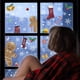 thumbnail image 3 of Pegatina para ventana con forma de hombre de jengibre y copo de nieve de Navidad, pegatina para ventana con forma de copo de nieve para el hogar, oficina, Navidad, 3 of 5