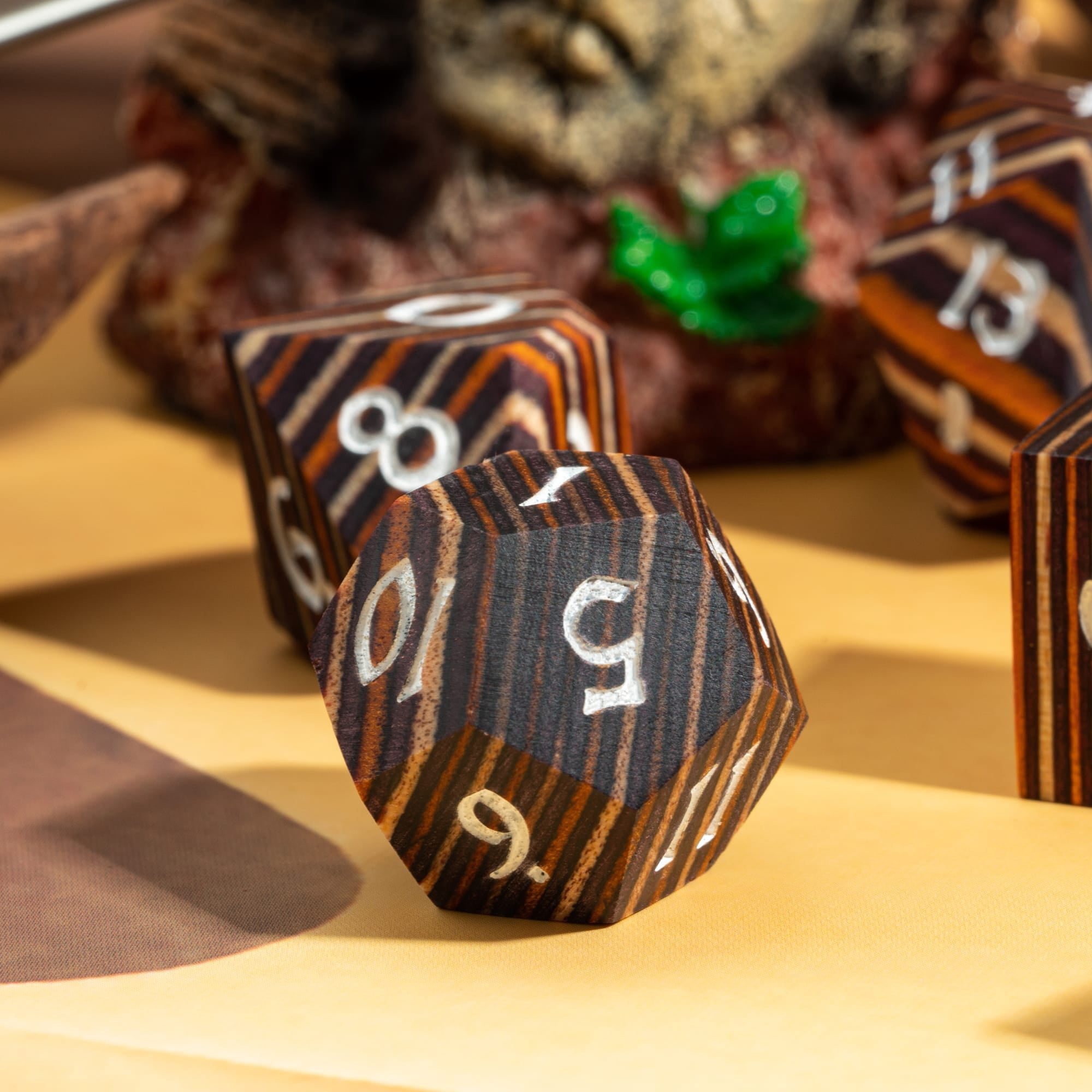 Cusdie 7Pcs/set Wooden DND Dice D&D Wood Dice D4 D6 D8 D10 D% D12 D20 Polyhedral Games Dice Set for Table Games MTG RPG
