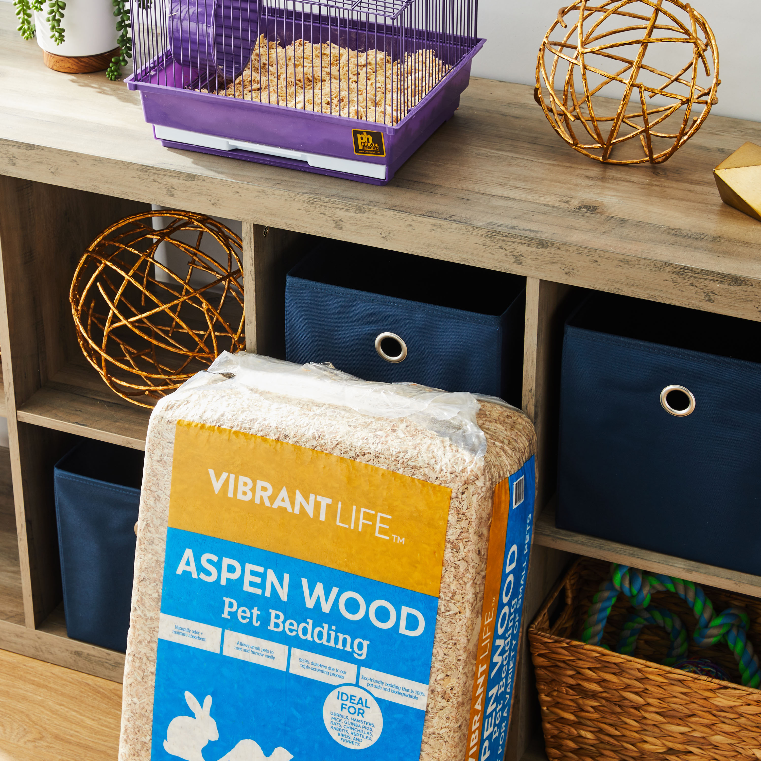 Vibrant Life Aspen Wood Pet Bedding, 141L Bag (3-Pack) photo 4