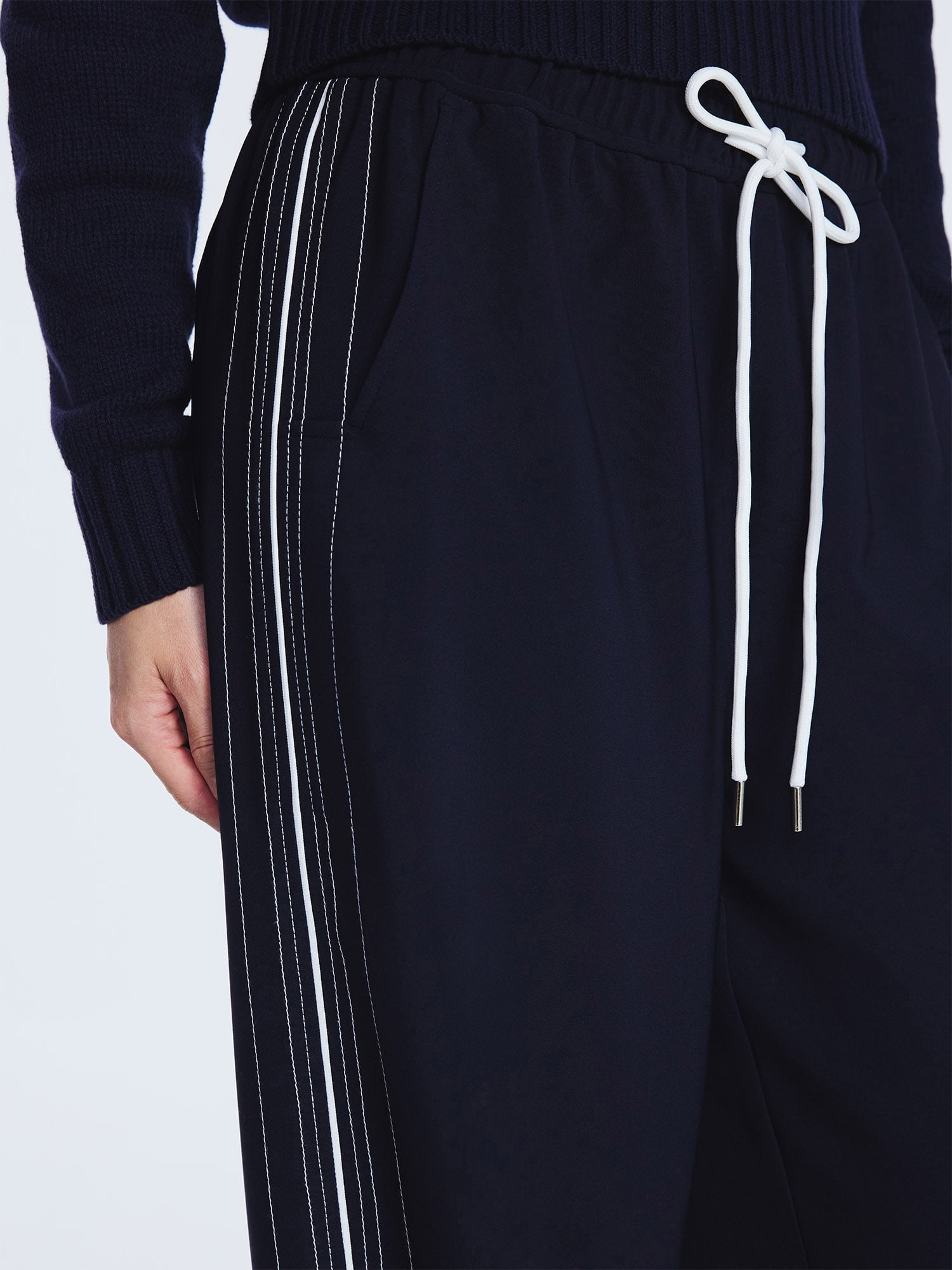 Free Assembly Women's and Women's Plus Side Stripe Pull-On Pants, 31" Inseam, Sizes XS-4X