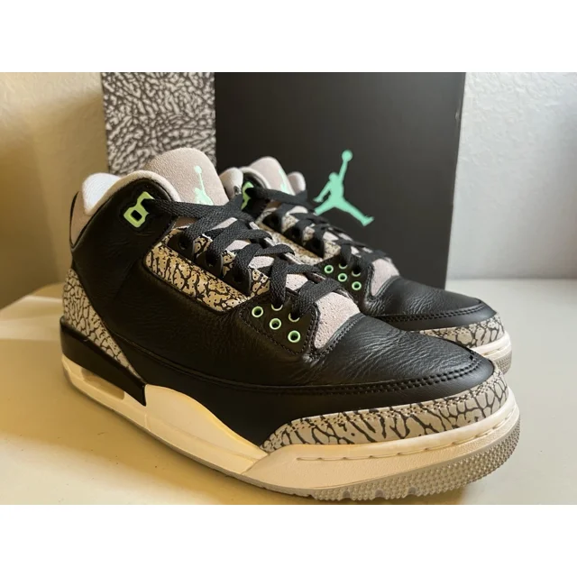 Ni - ke Air Jordan 3 Retro CT8532-031 Green Glow Men’s Size 9