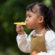 thumbnail image 5 of GAXIRE 15 Kazoos de plástico de colores para principiantes, Kazoos de alto rendimiento, instrumentos musicales para juegos y fiestas., 5 of 5