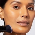 thumbnail image 4 of Brocha de maquillaje LAURA GELLER NEW YORK retráctil Kabuki Black, 4 of 9