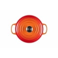thumbnail image 2 of Horno holandés redondo Signature de hierro fundido esmaltado Le Creuset, 4,5 cuartos, con revestimiento de llama, 2 of 5