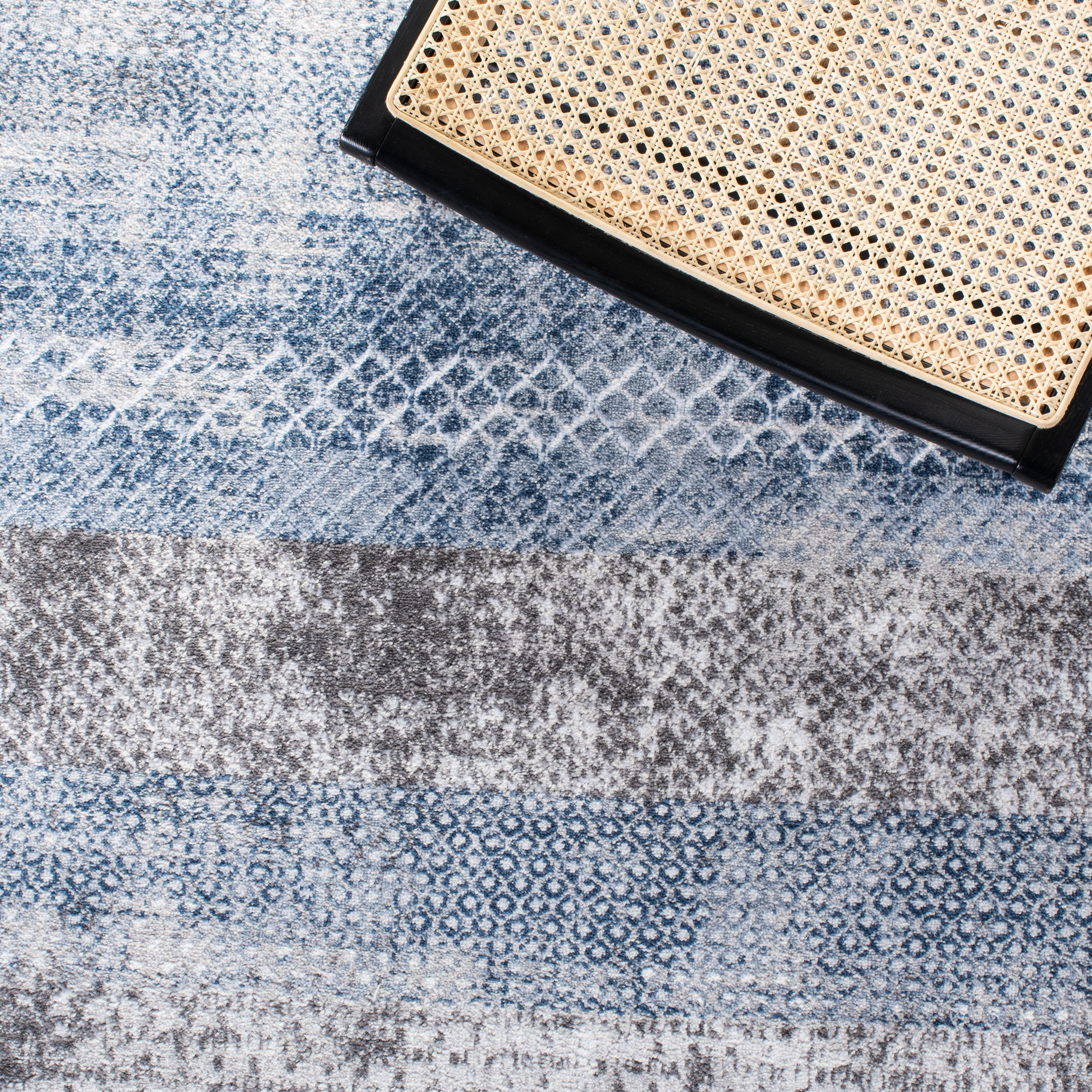 SAFAVIEH Amelia Manuel Geometric Runner Rug, Navy/Gray, 2'2" x 8'