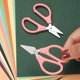 thumbnail image 4 of Tijeras de costura domésticas, mini tijeras portátiles para estudiantes, ideales para niños, manualidades y proyectos escolares. Puntas redondeadas seguras para facilitar el corte. Aestivo |, 4 of 7