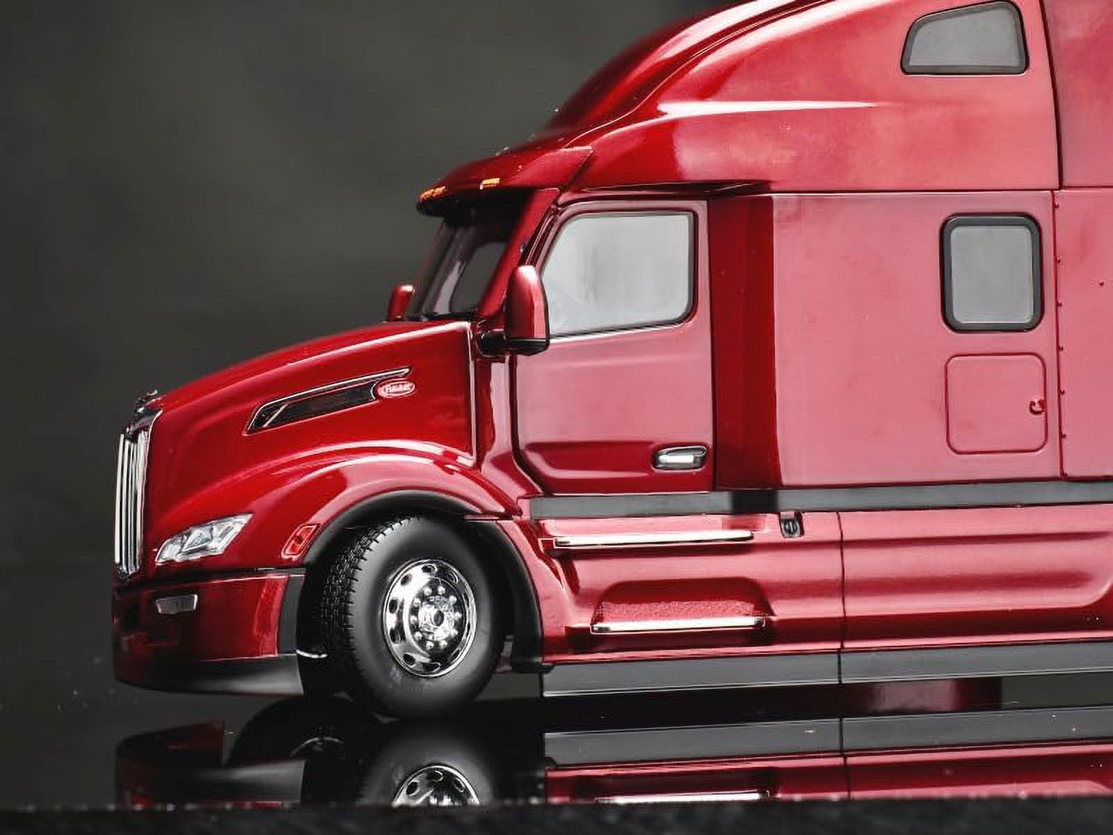 1:32 Peterbilt Model 579 Ultraloft - Opening Hood & Doors with
