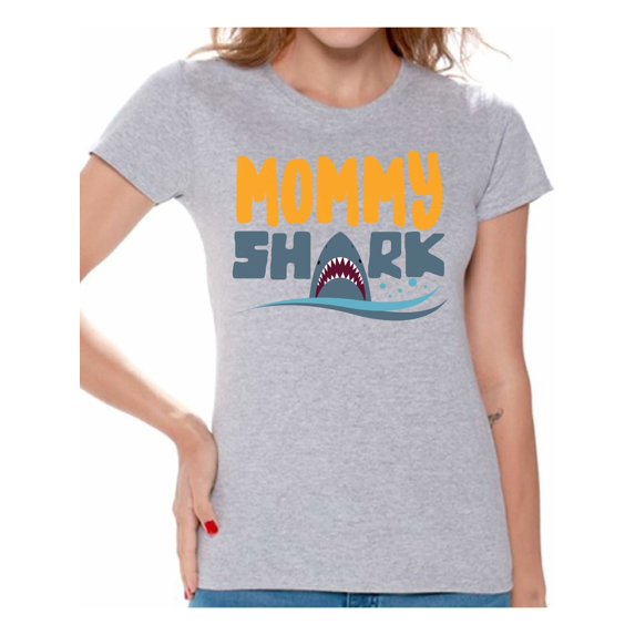 Awkward Styles Mommy Shark Tshirt for Women Shark Family T Shirt Matching Shark Shirts for Family Shark Gifts for Mom Shark Themed Party Outfit for Mom Shark Mom T-Shirt Family Vacation Shirts